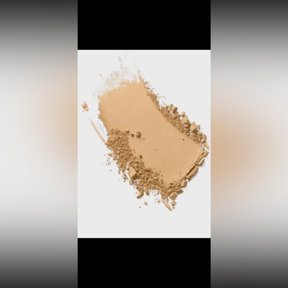 LA MER
POWDER FOUNDATION
COLOR #43 CARAMEL - Picture 3 of 4